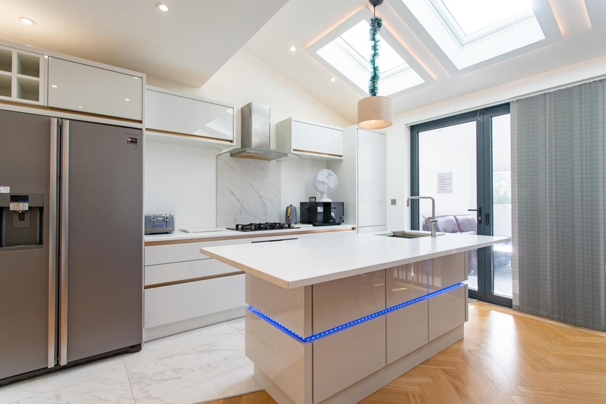 Modern 2Bed Pad W/ Hot Tub Villa Barking  Exterior photo
